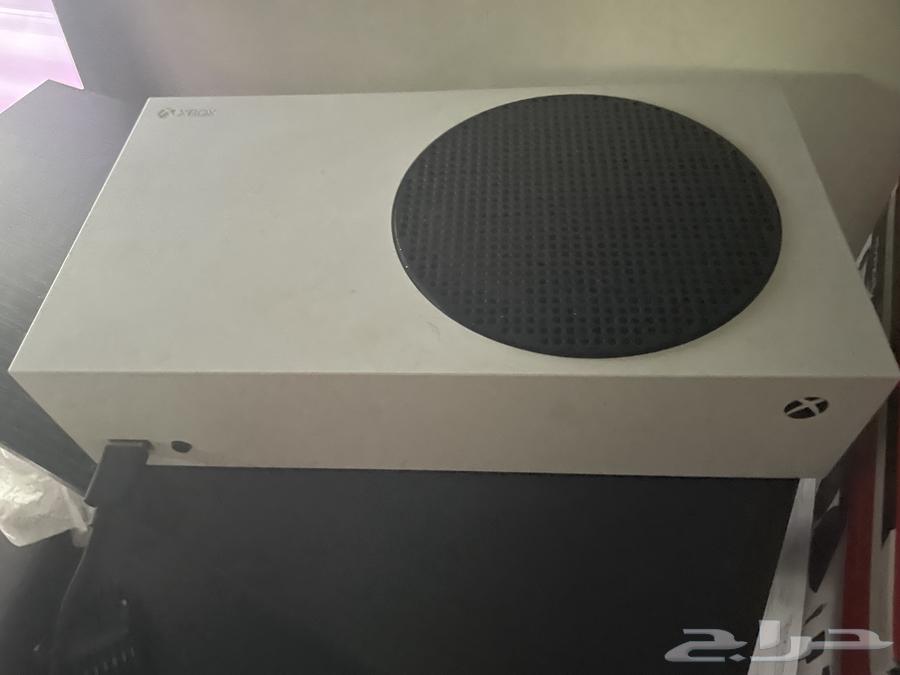 New Xbox not completed one year and two months with controller64369805972739110