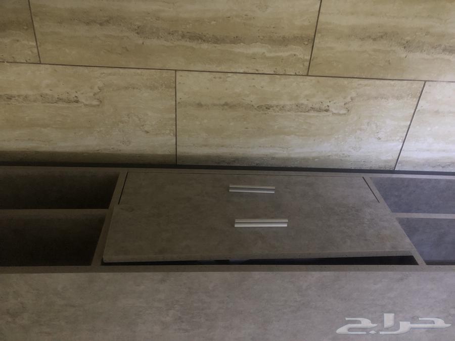 طاولة مستعمله للبيع64363502576002111