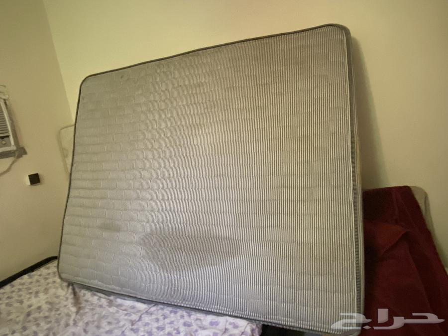 2 مرتبة كبير مقاس 2 فى 2 حالة جيدة جدا  ودولاب خشبي64366366096771111