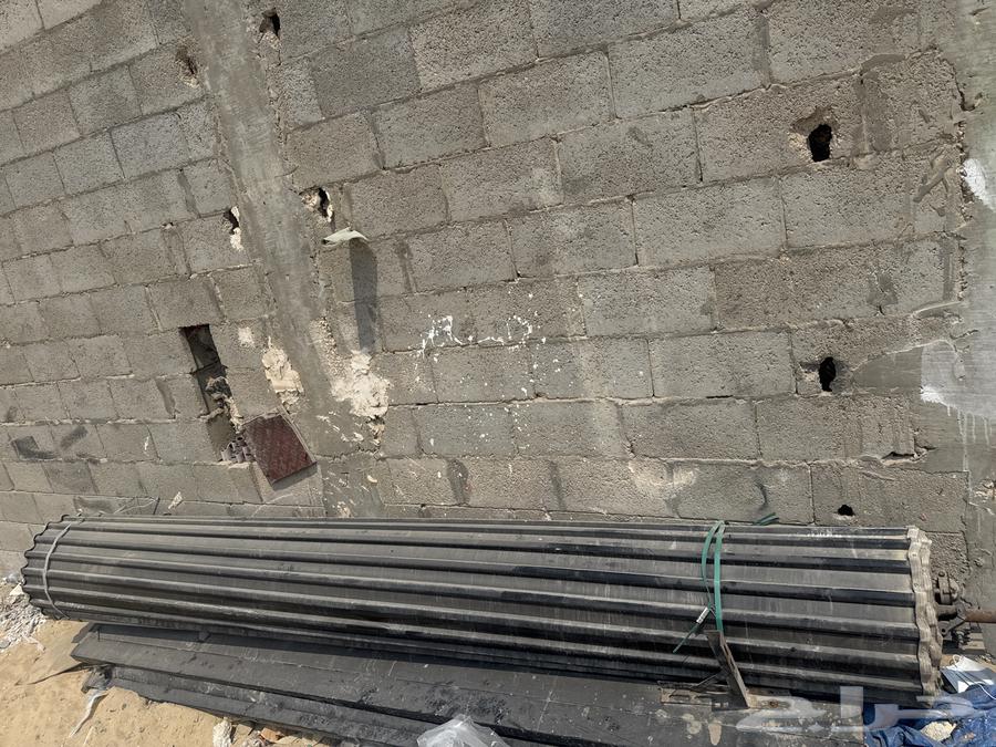 باب كراج اسود اللون استعمال 7شهور ماكينه كهربائيه المقاس 3.64367537467395110