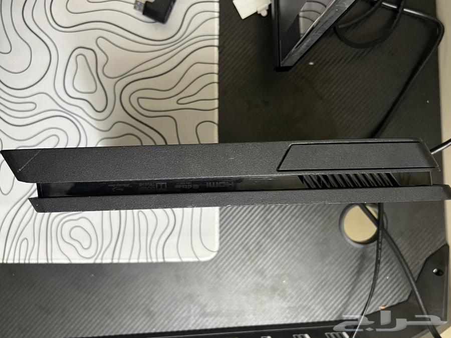 للبيع سوني 4 نظيف حد 300-350 والبيع مستعجل64369747516674113