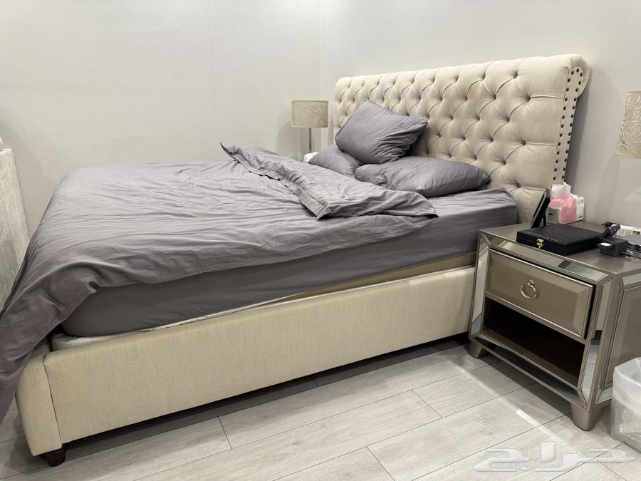طقم غرفة نوم سرير king size و 2 كومدينا64374758891267112