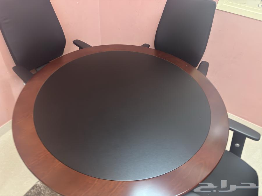 Round table with 4 chairs64372478208641111