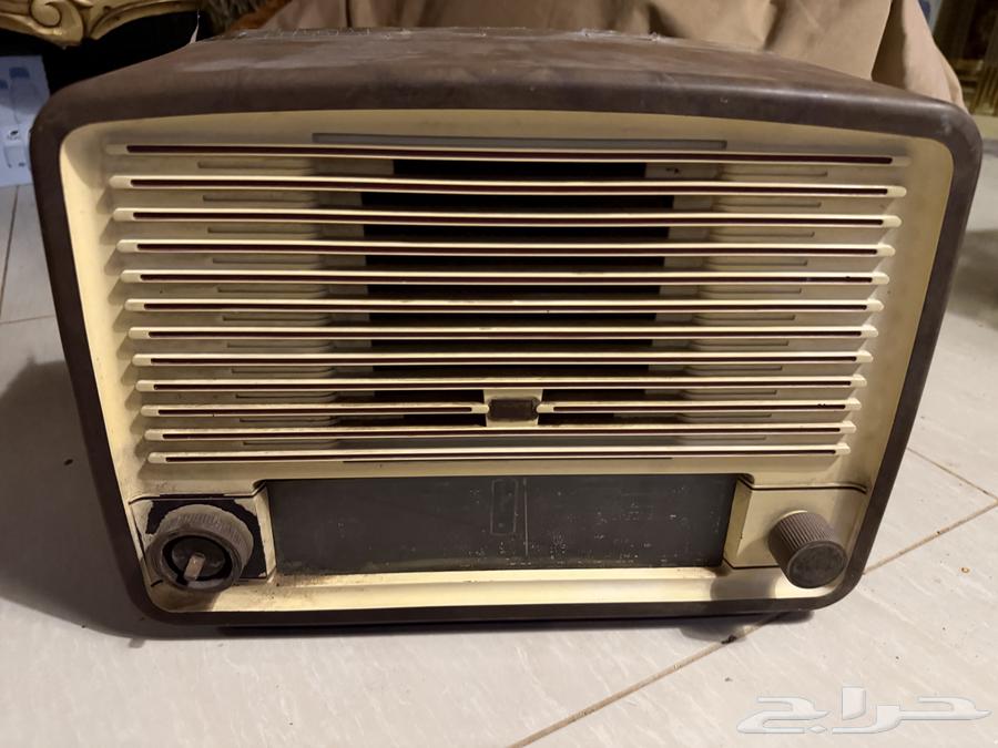 2 تلفزيون وراديو اثري قديم64375037728770112