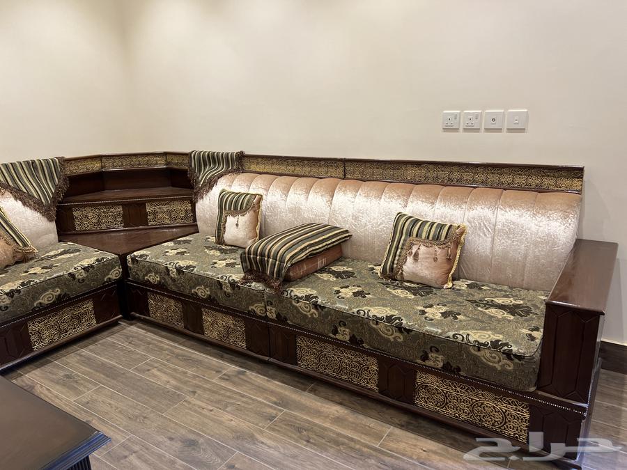 طقم كنب مجلس نظيف مفصل خشب اصلي64370352205571110