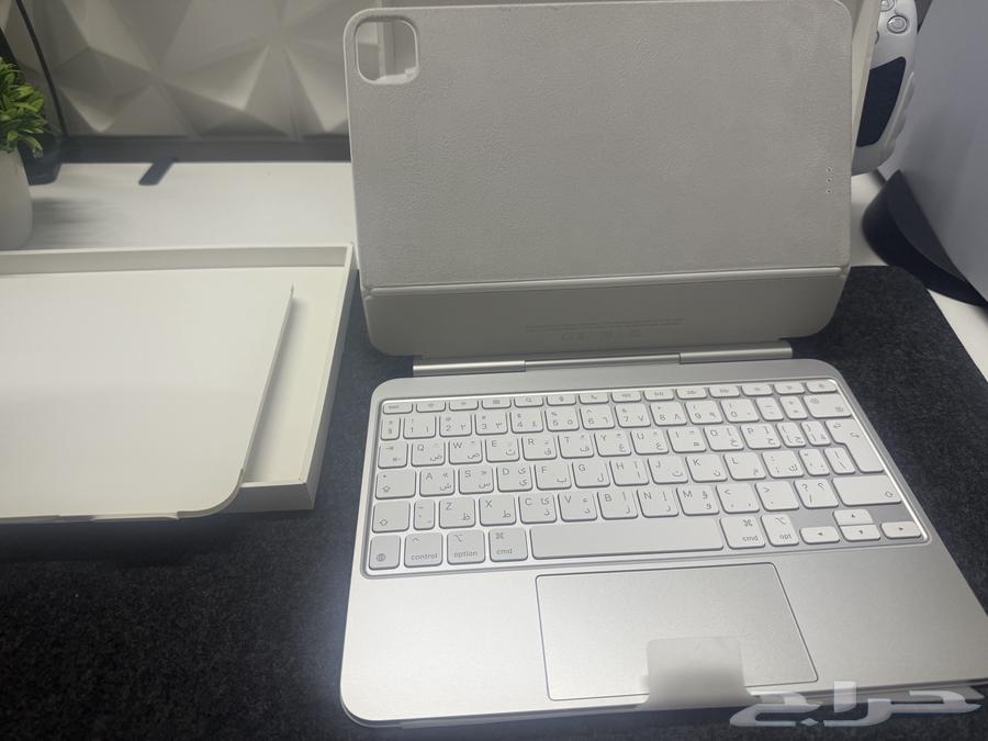 iPad Pro 2024 (M4) Keyboard64375126543618110