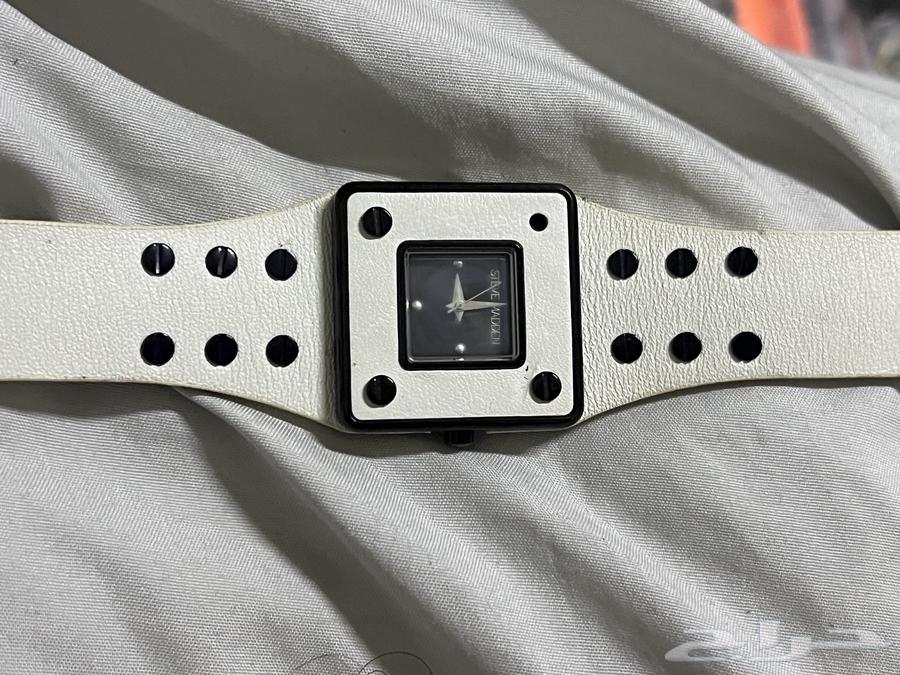 ساعه مايعرفها الا الي يلبسها البيع مستعجل64374319637891111