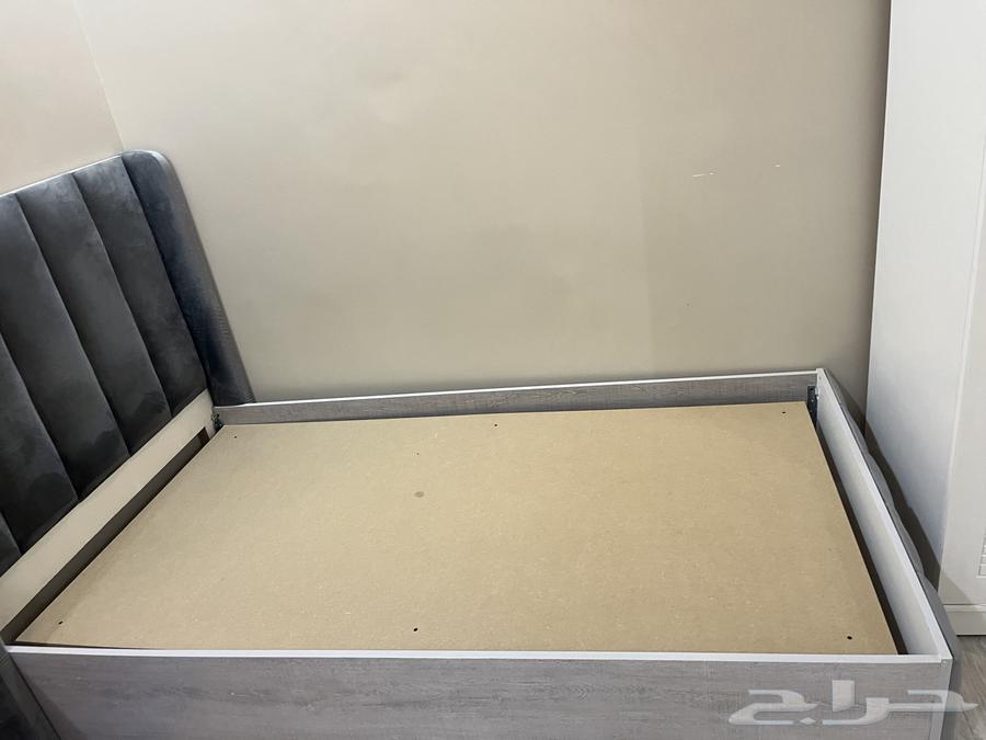 سرير جديد با 400 مع الي داخله قابل للتفاوض64376006069121112