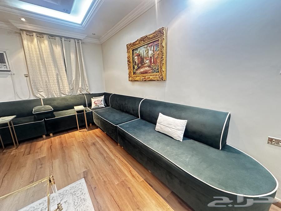 كنب مجلس كبير نظيف الاستخدام64364728486017111