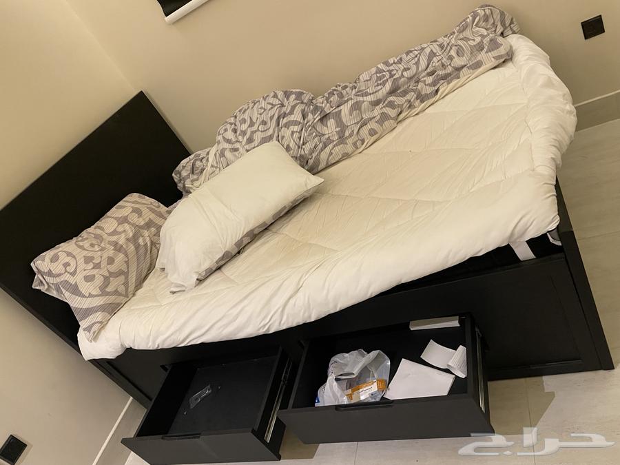 غرفة نوم خزانة و سرير64375753636099112