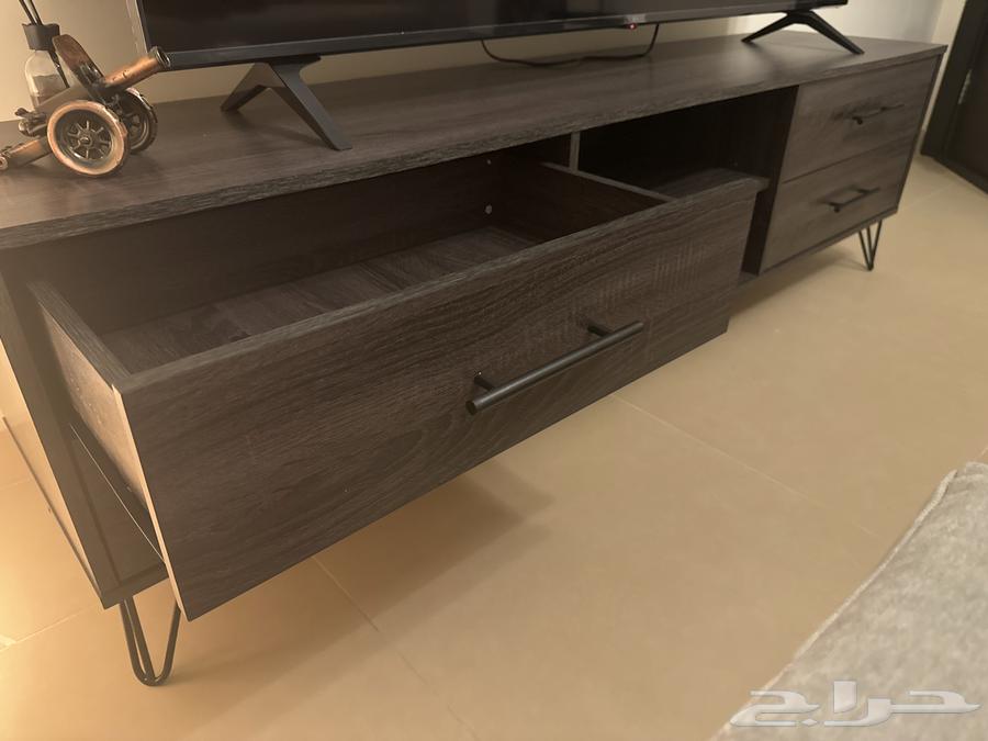 طاولة تلفزيون جديدة - Brand New TV Table64369323661314111