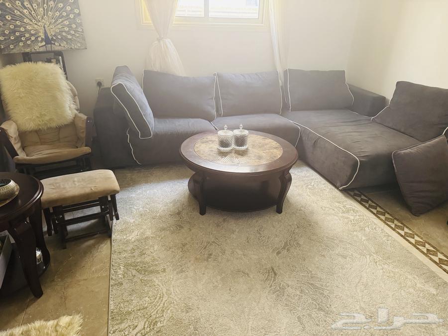 Sofa, rocking chair, and tables64368937093379110