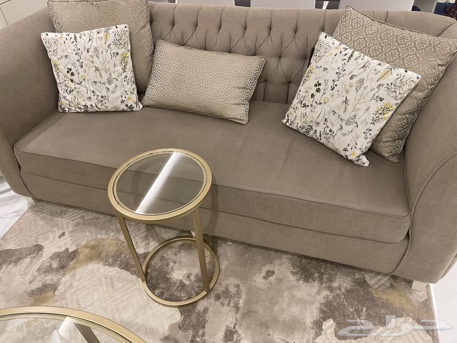 Very very clean sofa with tables64373492748035111