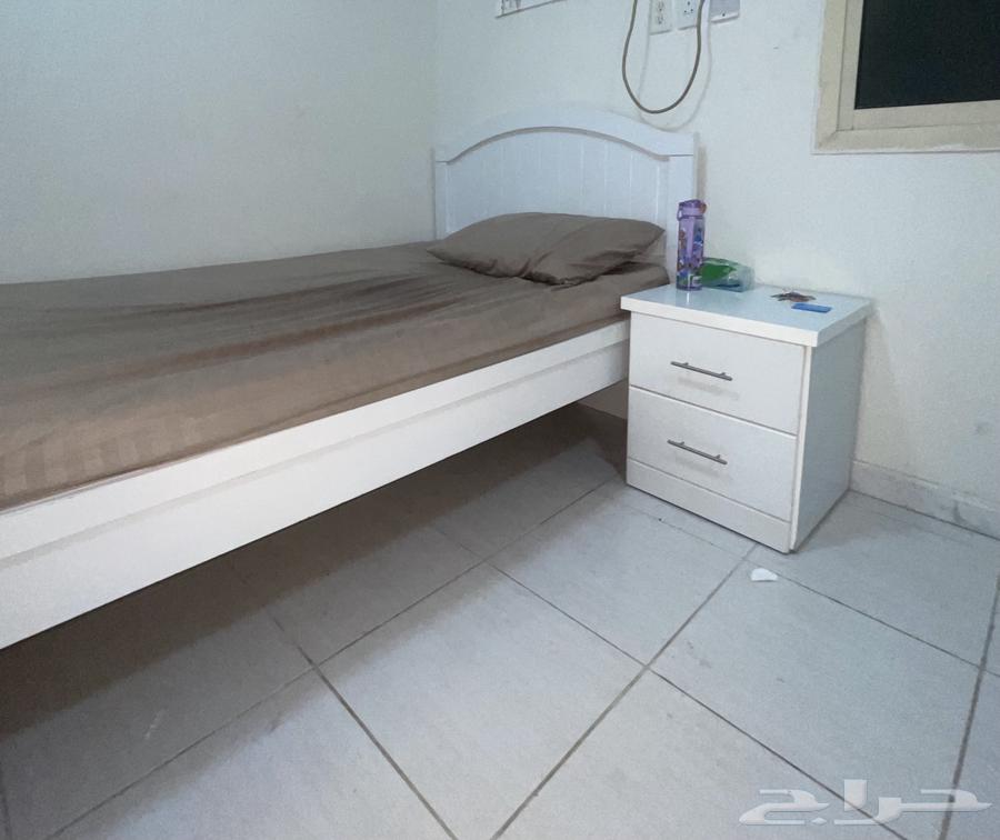 ثنين سرير ودواليب ثنتين و درجين64373624953091111