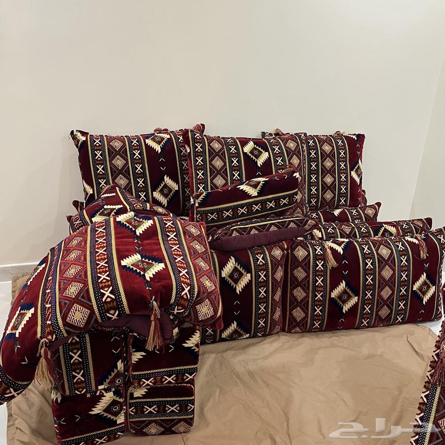 مساند مع ستارة ومراكي وطاولة خدمة64365601769218110