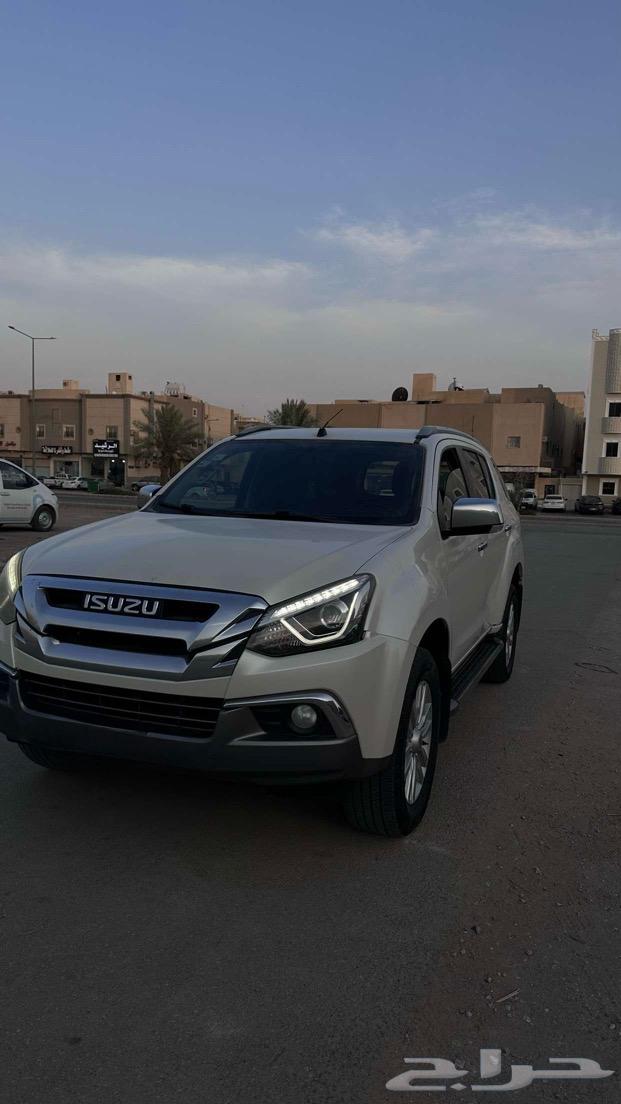 Isuzu MUX without double64513617686019110