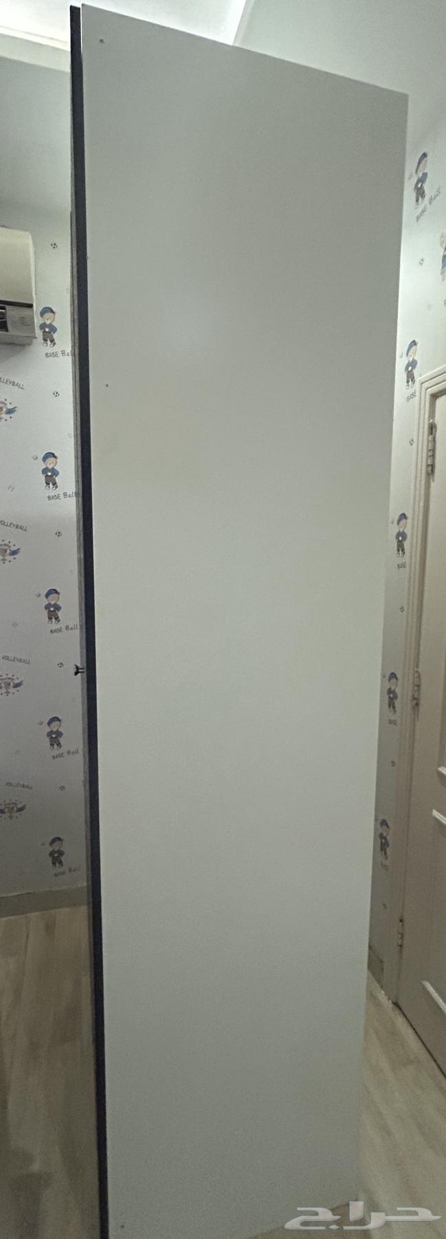 دولاب ملابس كحلي كبير بحالة ممتازة للبيع64369352553857112