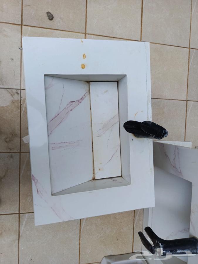 3 كراسي معلقة و 3 مغاسل رخام للبيع64366673484802110