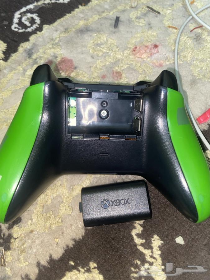 Xbox One controller with original battery64372170715777113