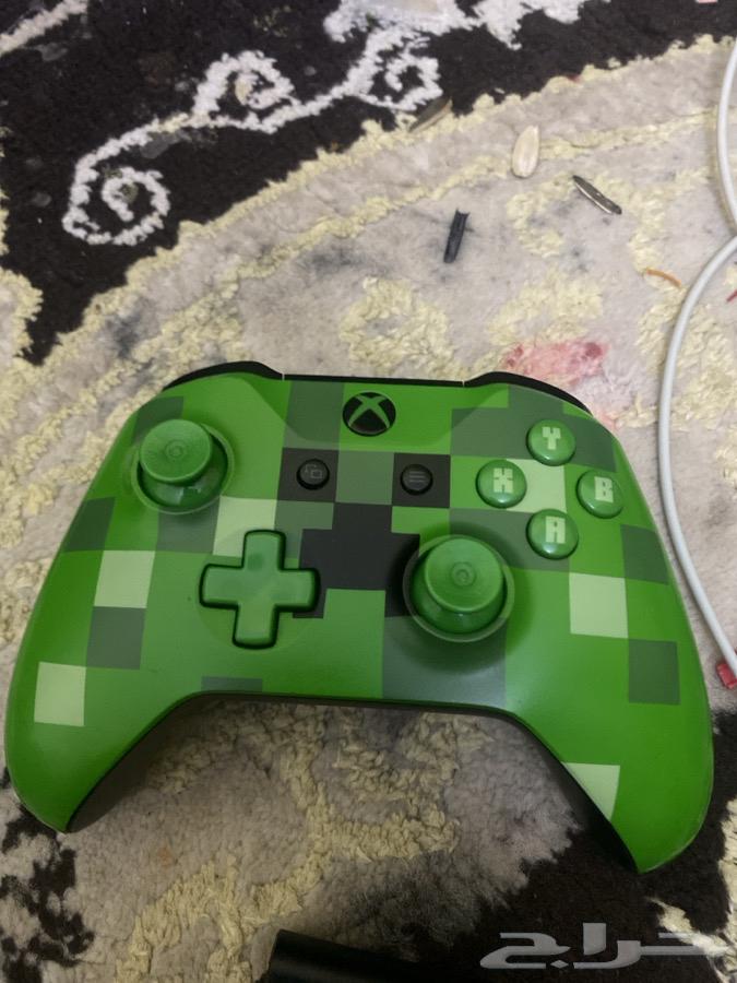 Xbox One controller with original battery64372170715777111