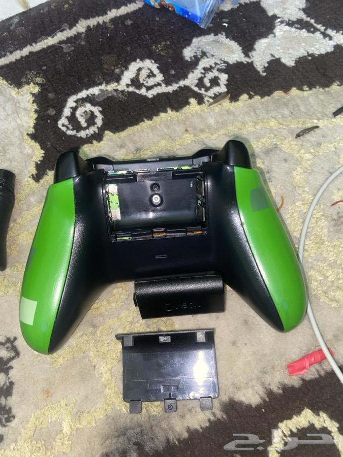 Xbox One controller with original battery64372170715777112