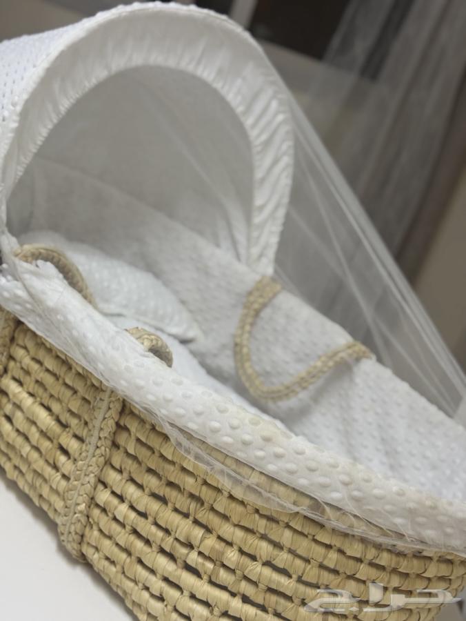 سرير مواليد للبيع مع القاعده لون ابيض64373861324290111