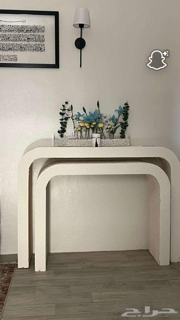 الطاولتين مع الزينه حق الورد64372623888257110