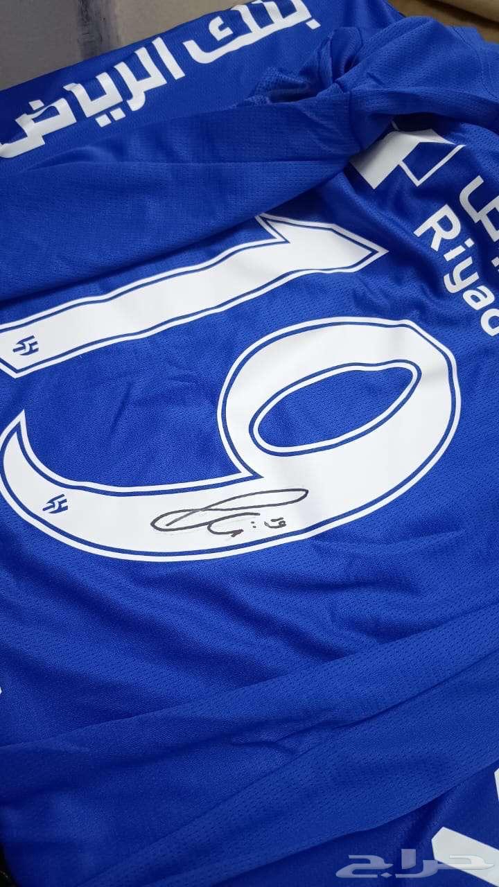 تيشيرت ثيو هيرنانديز مع التوقيع64371584786178110