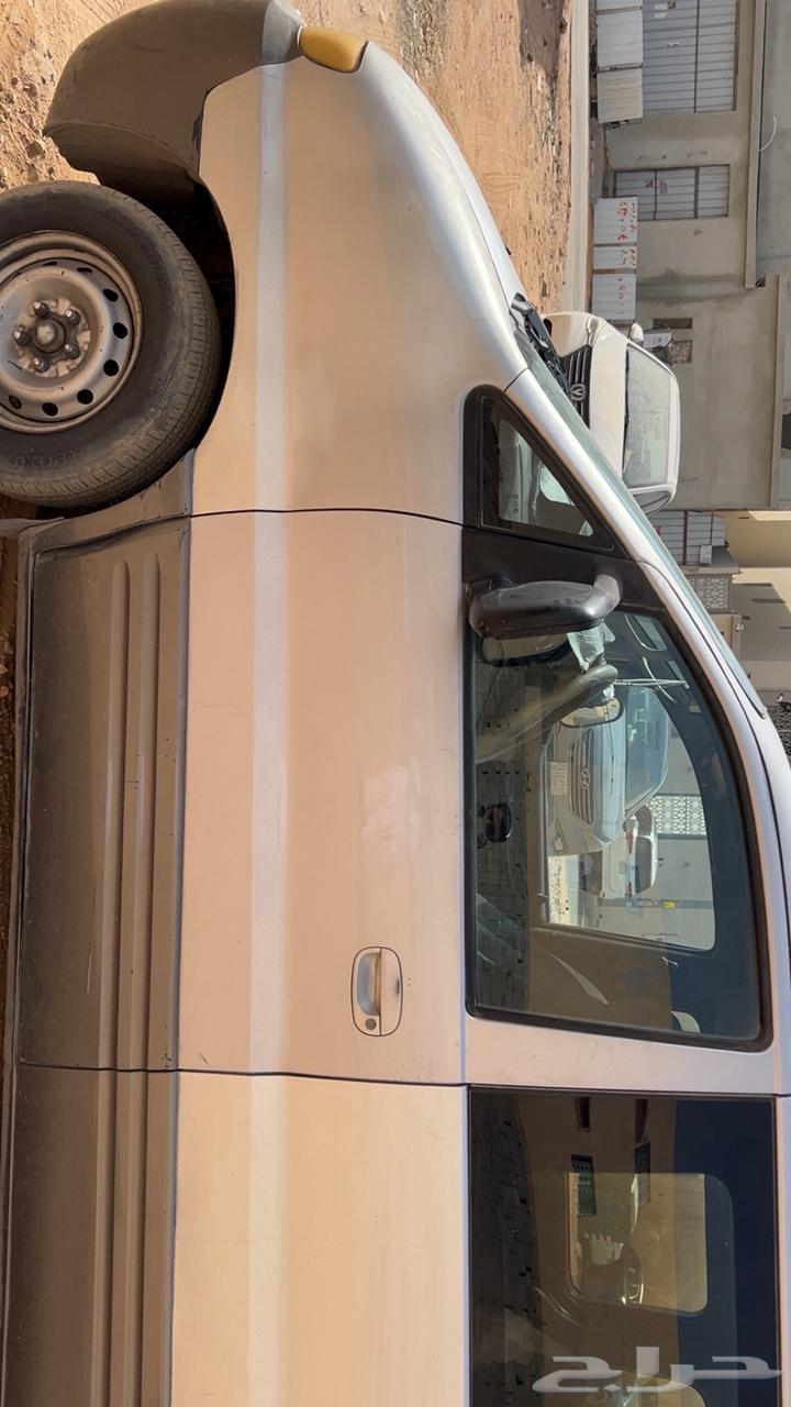 H12003نضيف جدا للبيع قير عادي اللون فضي ورقم اللوحه ب ب و64510775122051114