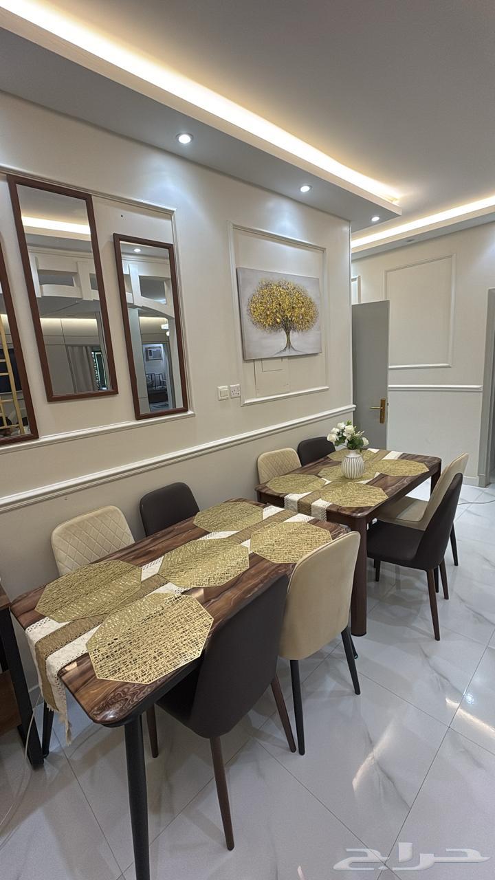 طاولات للبيع شبه جديده64374685660546112