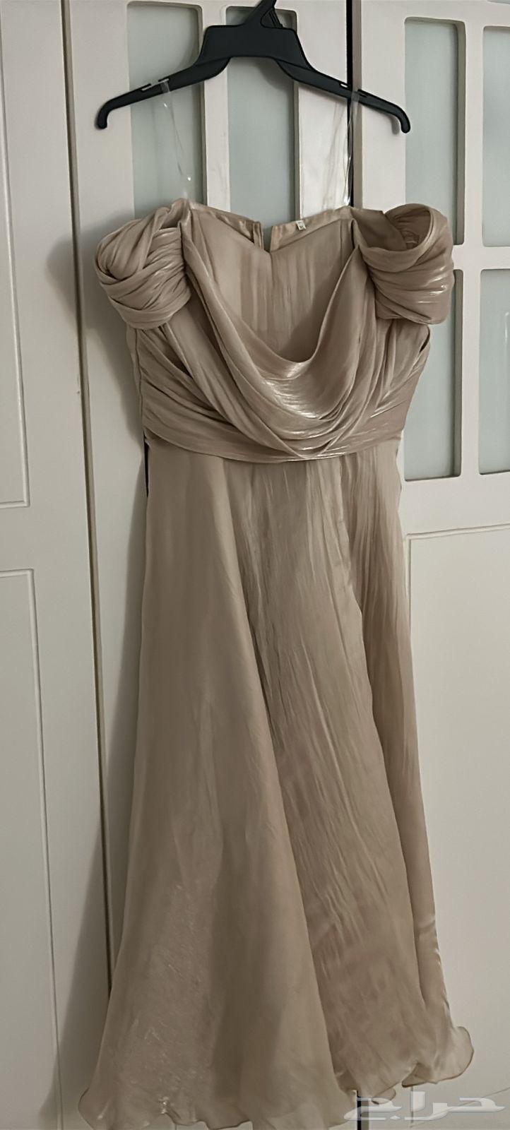 فستان مستعمل للبيع للاستفسار عن السعر خاص64370497435137110