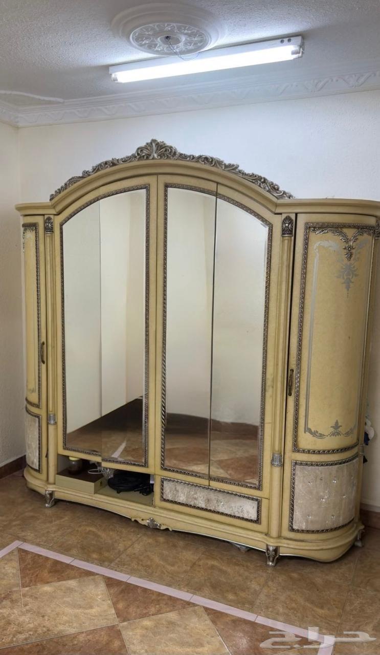 غرفه نوم ب1000 قابل للتفاوض للجادين فقط البيع مستعجل64374126981249112