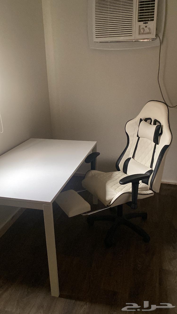 طاولة وكرسي قيمنق64365923749891110