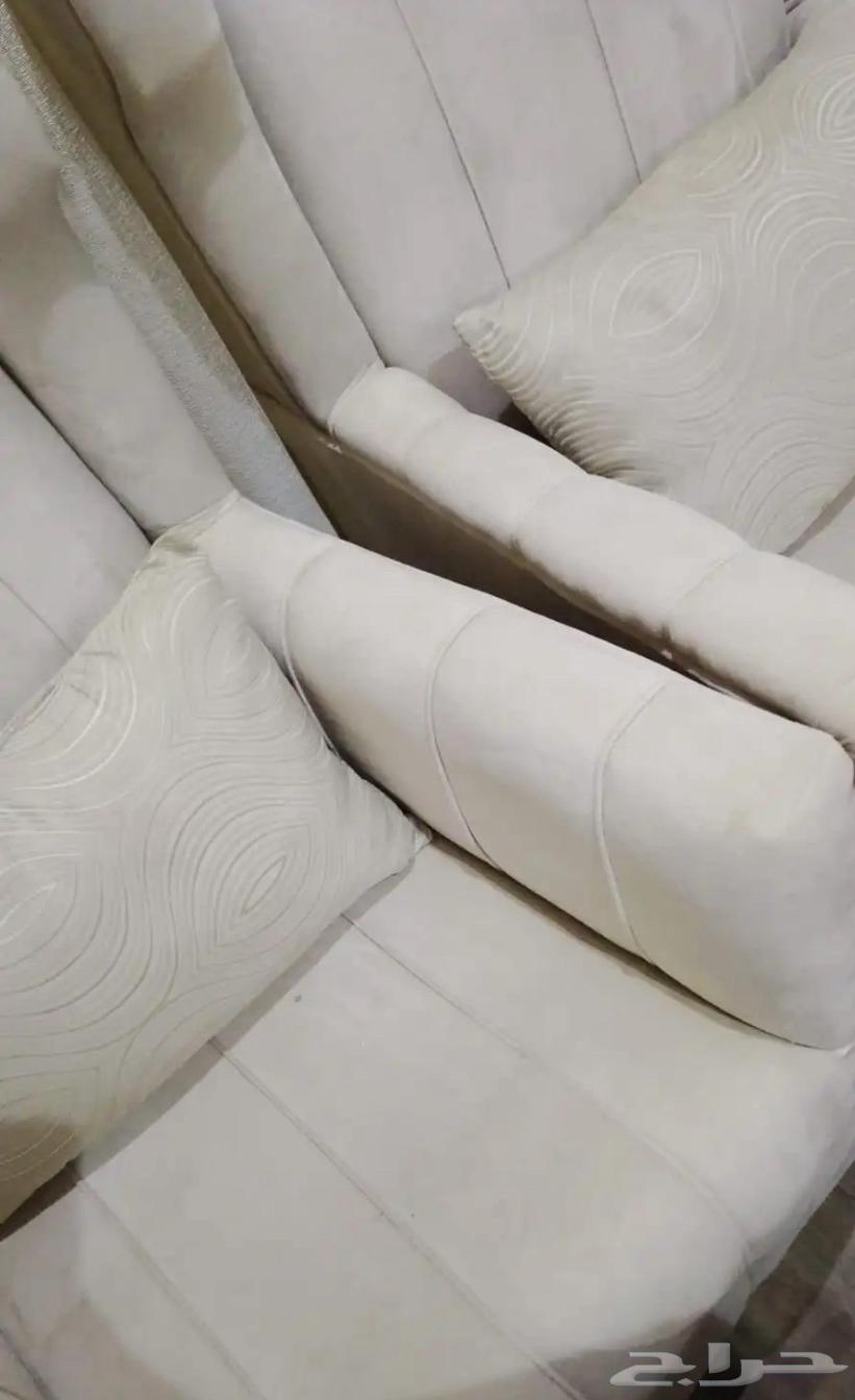 New large sofa with little use, comes with cushions64365425166849111