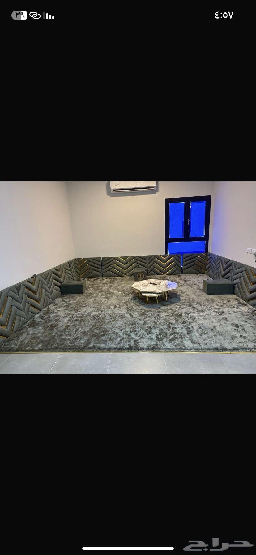 4x4x5 with mattress, very clean64367726886785110