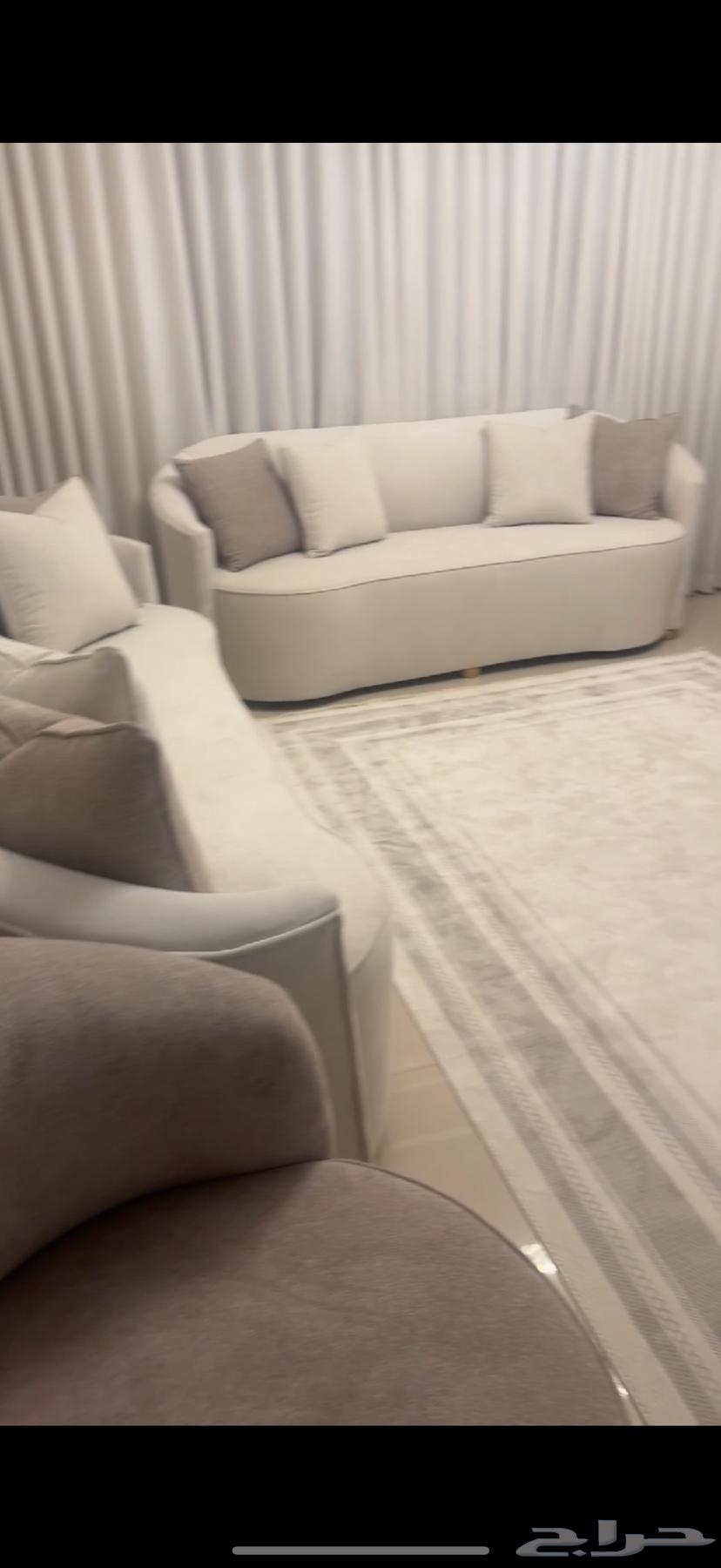 كنب صالة 4في4 مع الفرشة شبه جديد64366380577282111