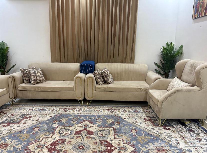 Beige sofa, five sofas can accommodate ten people, large table, quarter service64368966351234112