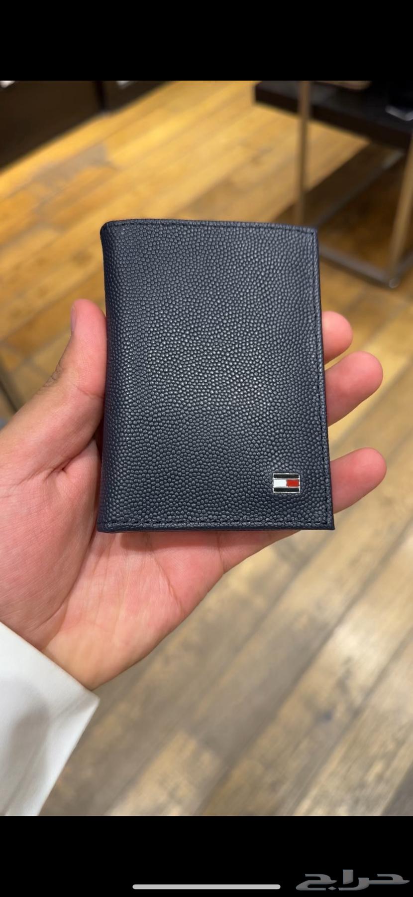 محفظة بطاقات تومي هيلفيقر64362936918402110