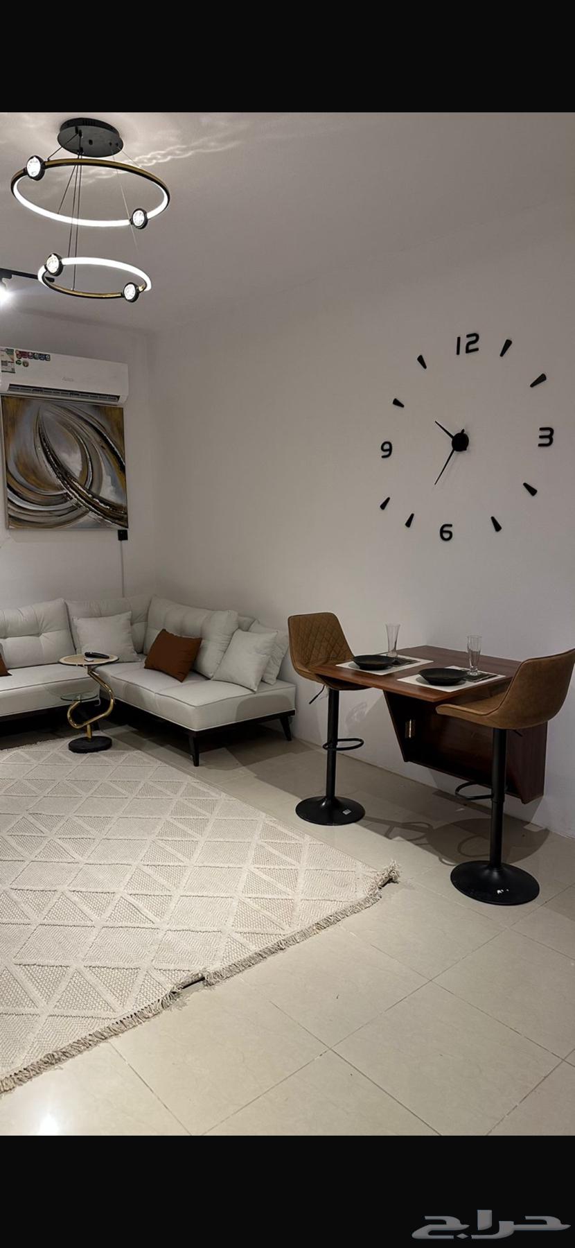 اثاث لبيع مع مكيفات 2 جديده 1864376569591170112