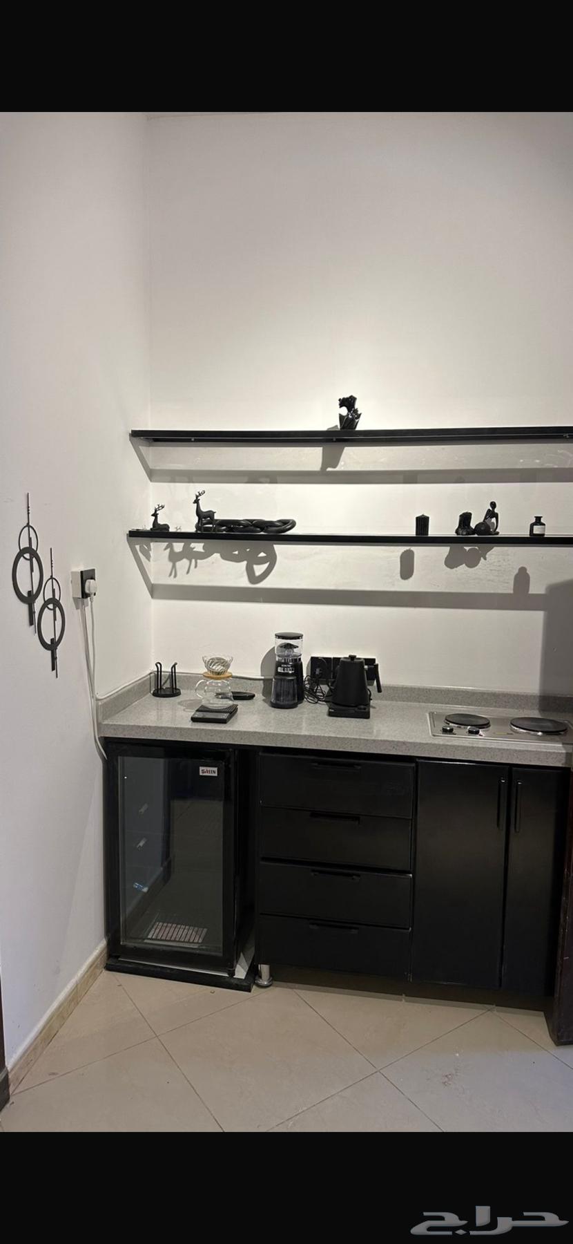 اثاث لبيع مع مكيفات 2 جديده 1864376569591170110