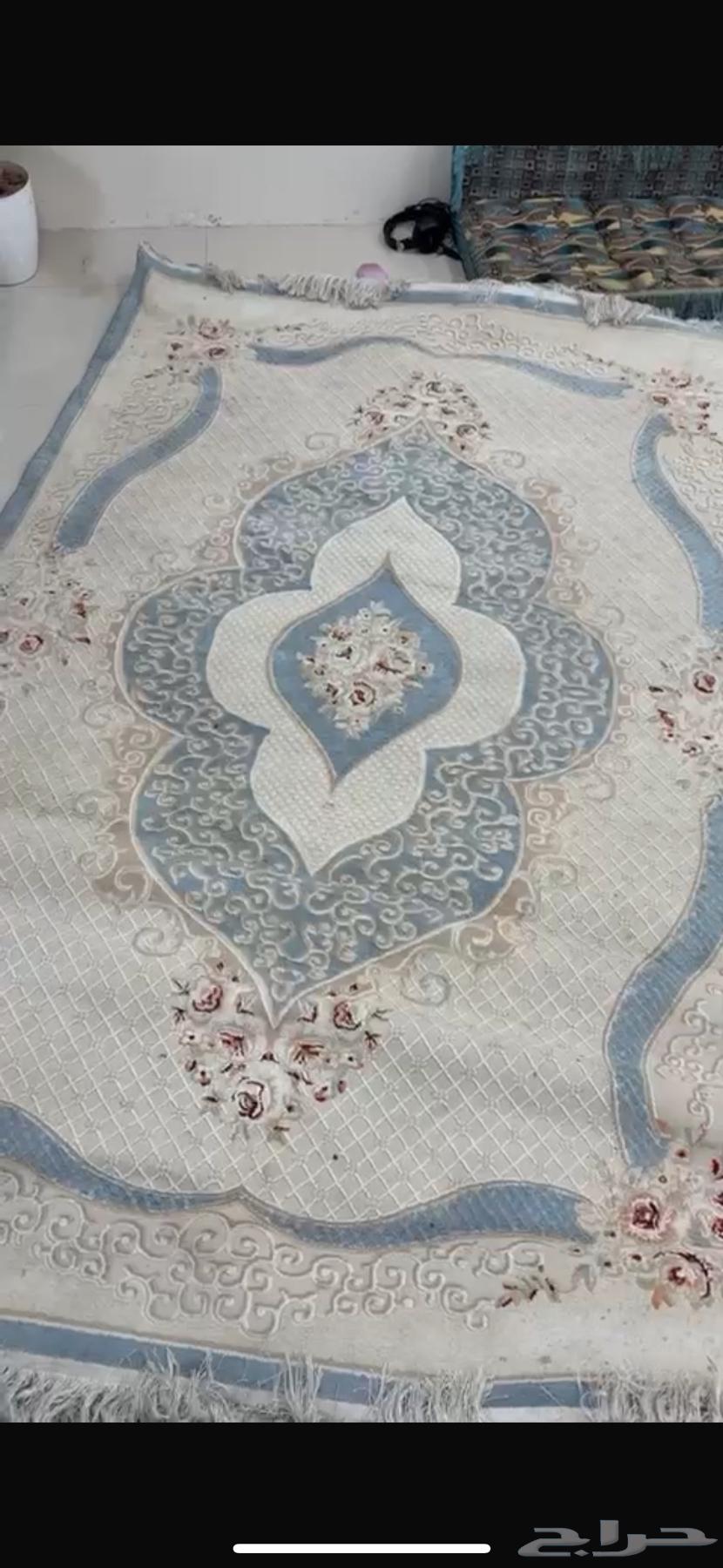 Selling carpets measuring 2 meters by 3 meters, a small shoe rack, and a TV table64373297112321111