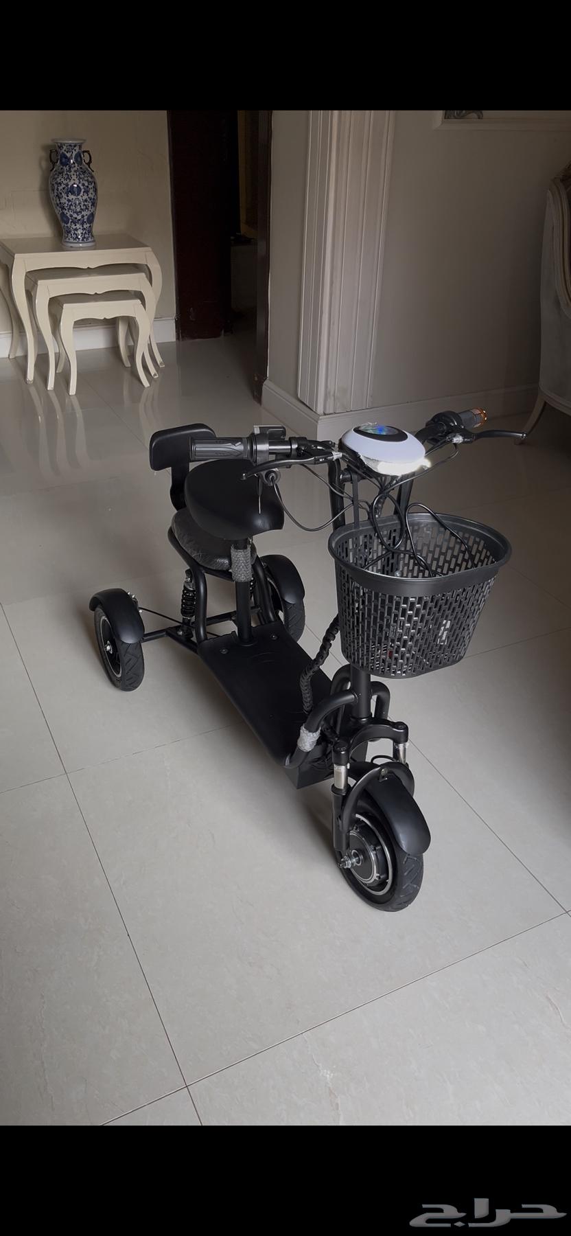 Three-wheel scooter, agency, one week of use64372945638913110