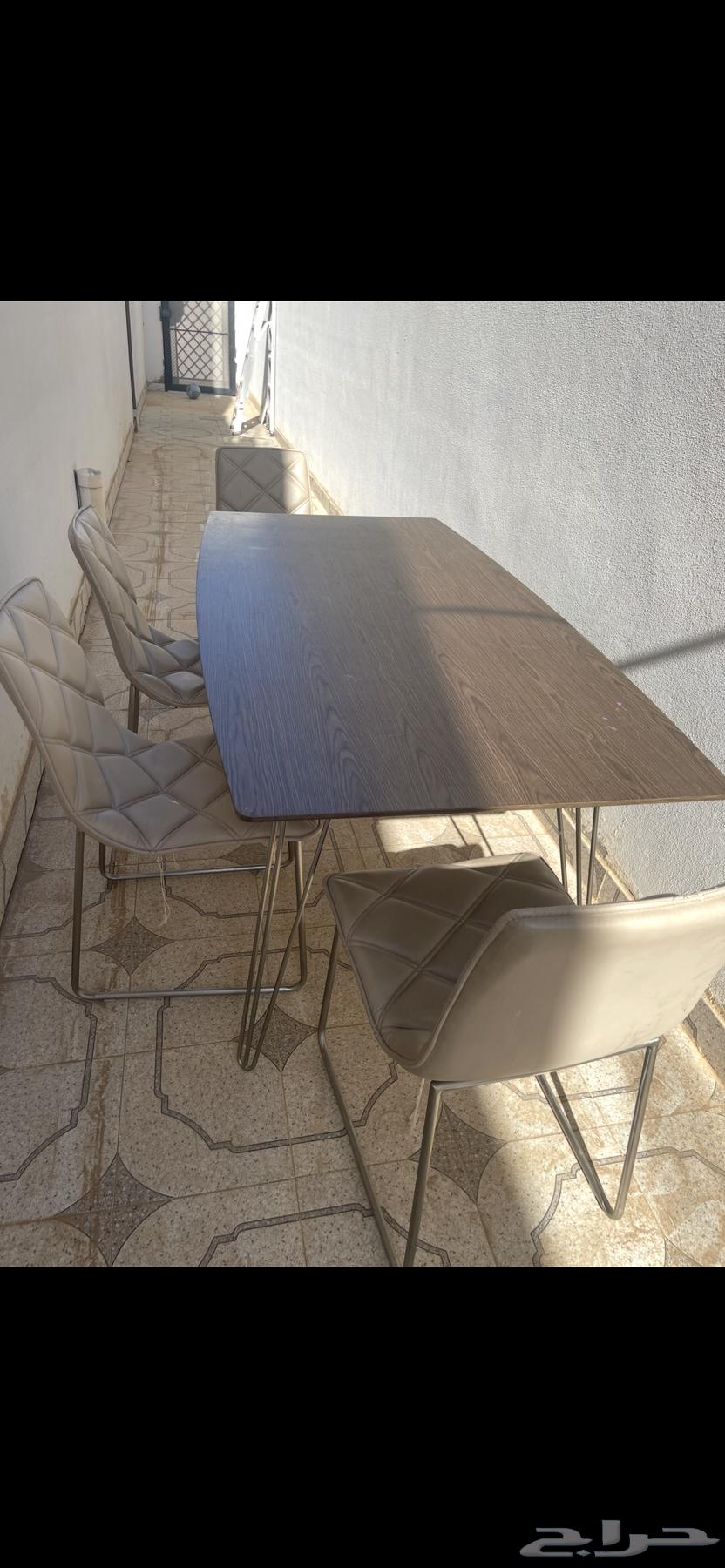 Dining table with 4 chairs64370323446145110