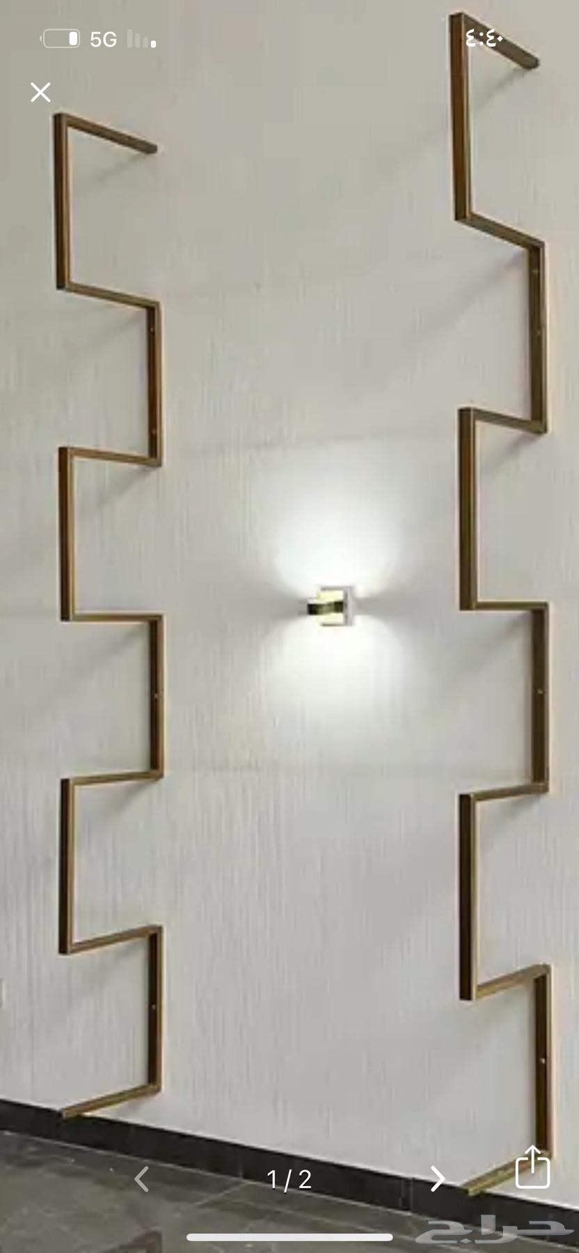 Very luxurious shelves with golden iron columns in a curved shape with thick glass shelves64370583389954112