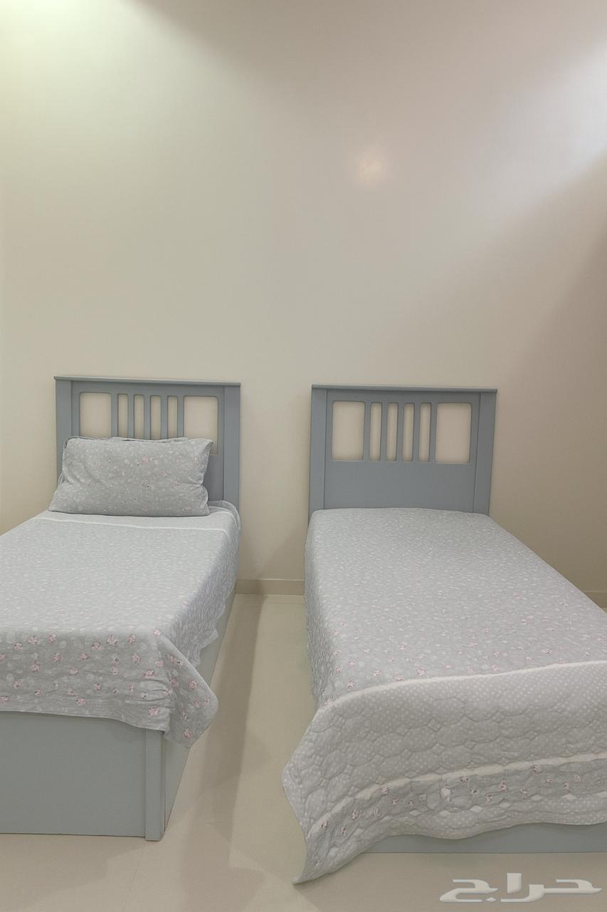 غرفة سريرين ودولاب وتسريحة للبيع مستعملة64375902186498110