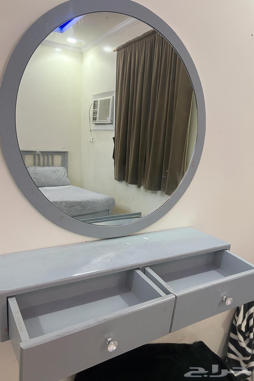 غرفة سريرين ودولاب وتسريحة للبيع مستعملة64375902186498111