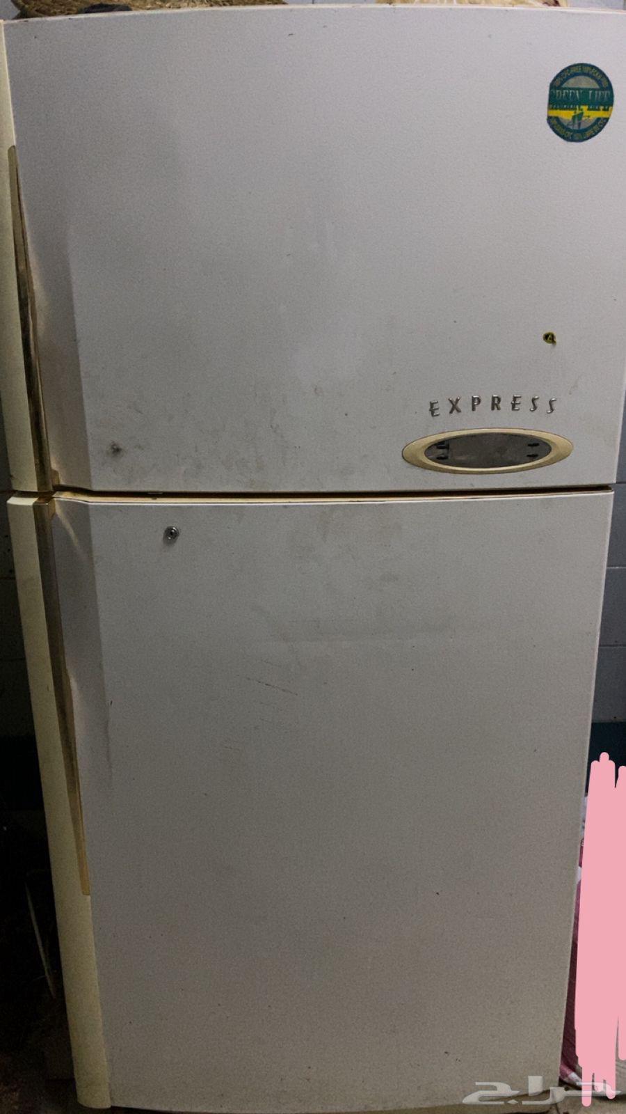 ثلاجه نضيفه للبيع مع دراجه تمرين64370914872323110