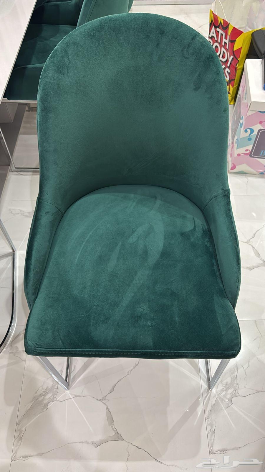 Semi-new dining table and buffet for sale64374363974403114