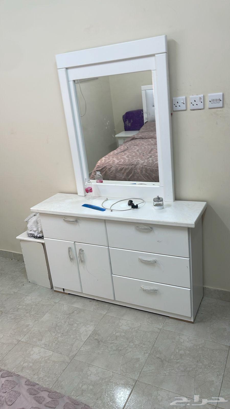 سرير شبه جديد  مرتبه  تسريحة64367464166530113