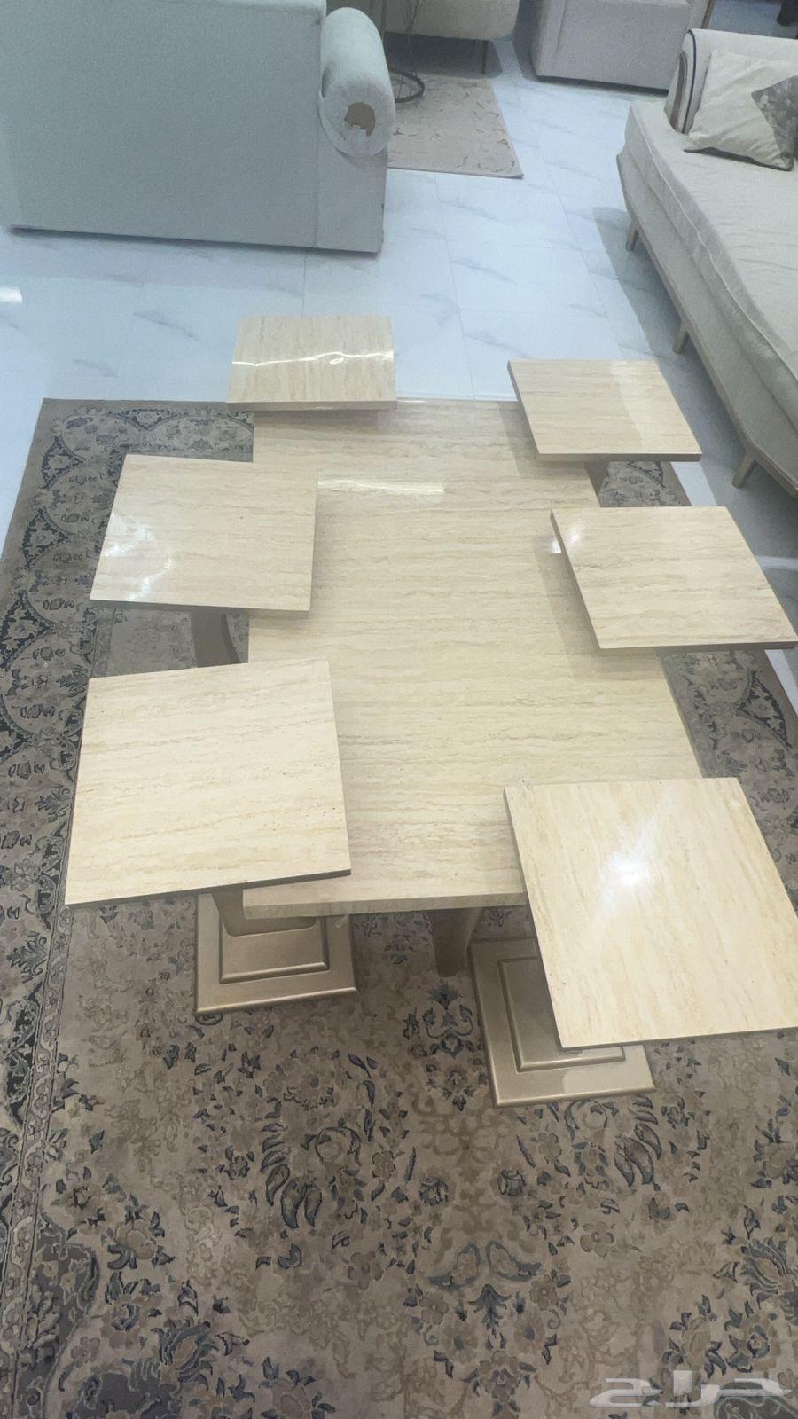 طاولات للبيع شبه جديده64374685660546110